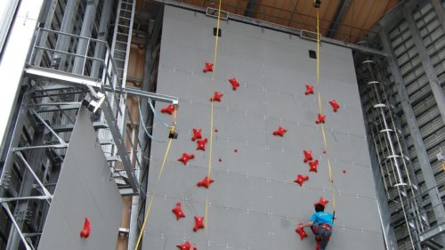 岩手県のクライミング施設「岩手県営運動公園」